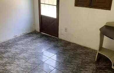 Imagem: A casa possui 2 Dormitórios, 1 Banheiro, 2 Vagas na garagem