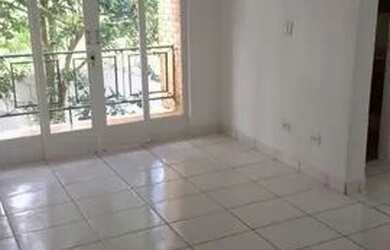 Imagem: O apartamento possui 1 Dormitório, 1 Banheiro, 1 Vaga na garagem