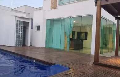 Imagem: A casa em condomínio possui 4 Dormitórios, 4 Banheiros, 2