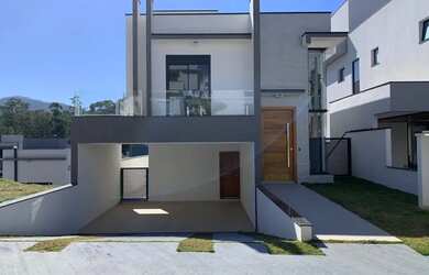 Imagem: A casa em condomínio possui 3 Dormitórios, 4 Banheiros, 4