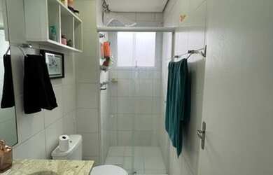 Imagem: O apartamento possui 2 Dormitórios, 1 Banheiro, 1 Vaga na garagem