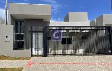 Imagem: A casa possui 3 Dormitórios, 2 Banheiros, 4 Vagas na garagem