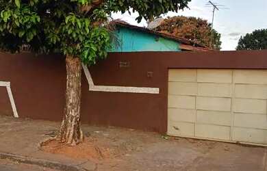 Imagem: A casa possui 3 Dormitórios, 3 Banheiros, 3 Vagas na garagem