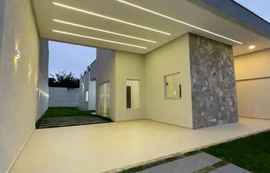 Imagem: A casa possui 3 Dormitórios, 2 Banheiros, 3 Vagas na garagem