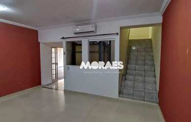 Imagem: A casa possui 4 Dormitórios, 3 Banheiros, 5 Vagas na garagem