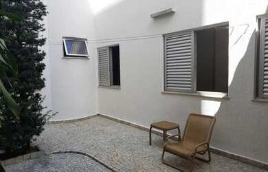 Imagem: A casa à venda possui 3 Dormitórios, 4 Banheiros e 4 Vagas