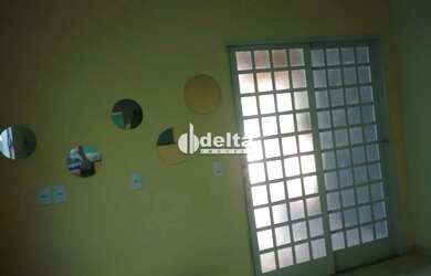 Imagem 8: Casa disponível para venda no bairro Nossa Senhora das Graças em Uberlândia...