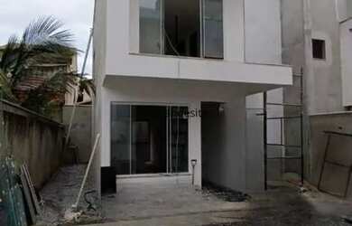 Imagem: A casa possui 4 Dormitórios, 3 Banheiros, 1 Vaga na garagem