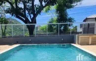 Imagem: A casa possui 3 Dormitórios, 3 Banheiros, 5 Vagas na garagem