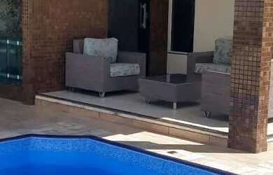 Imagem: A casa possui 4 Dormitórios, 5 Banheiros, 5 Vagas na garagem