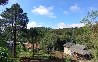 Imagem: O terreno possui 810m² de Área e está localizado em Gramado