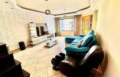 Imagem: A casa possui 3 Dormitórios, 5 Banheiros, 4 Vagas na garagem