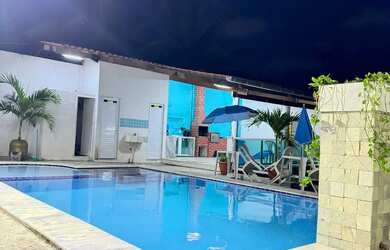 Imagem: A casa possui 2 Dormitórios, 3 Banheiros, 4 Vagas na garagem