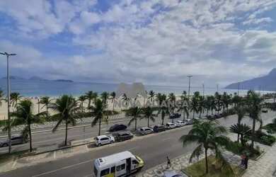 Imagem: O apartamento possui 4 Dormitórios, 5 Banheiros, 3 Vagas na