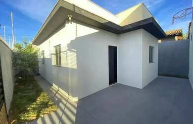 Imagem: A casa possui 2 Dormitórios, 1 Banheiro, 1 Vaga na garagem