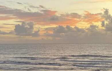 Imagem 8: Casa pé na areia com 3/4 sendo duas suítes, piscina, Praia de Ipitanga,...