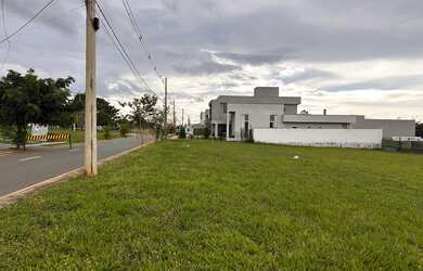 Imagem: O terreno possui 360m² de Área, Imóvel novo e está localizado