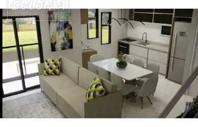 Imagem: A casa possui 2 Dormitórios, 2 Banheiros, 2 Vagas na garagem