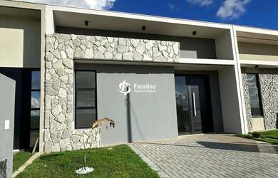 Imagem: A casa em condomínio à venda possui 3 Dormitórios, 2 Banheiros