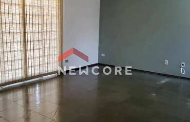 Imagem: A casa possui 3 Dormitórios, 3 Banheiros, 2 Vagas na garagem