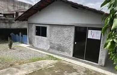 Imagem: A casa possui 5 Dormitórios, 3 Banheiros, 2 Vagas na garagem