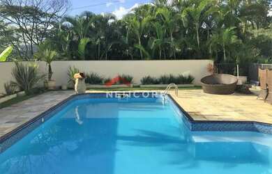 Imagem: A casa em condomínio possui 4 Dormitórios, 5 Banheiros, 5