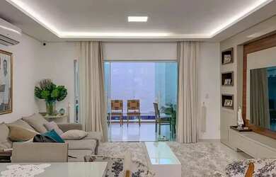 Imagem: A casa em condomínio possui 5 Dormitórios, 5 Banheiros, 3