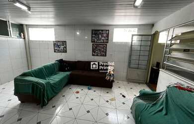 Imagem: A casa possui 4 Dormitórios, 2 Banheiros, 265m² de Área e