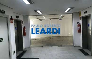 Imagem: O depósito possui 5 Vagas na garagem, 660m² de Área e está