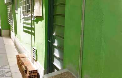 Imagem: A casa possui 2 Dormitórios, 1 Banheiro, 100m² de Área e