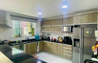 Imagem: A casa em condomínio possui 3 Dormitórios, 2 Banheiros, 1