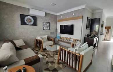 Imagem: A casa em condomínio possui 4 Dormitórios, 4 Banheiros, 2