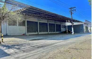 Imagem: O depósito possui 5 Vagas na garagem e 4316m² de Área e está