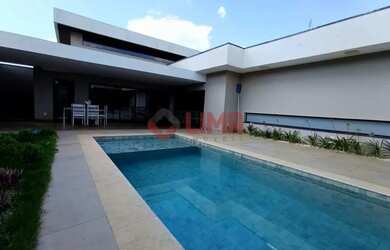 Imagem: A casa possui 3 Dormitórios, 4 Banheiros, 4 Vagas na garagem