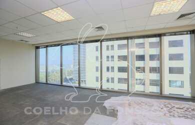 Imagem: O depósito possui 5 Vagas na garagem e 322m² de Área e está