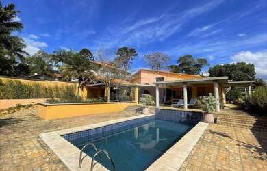 Imagem: A casa possui 3 Dormitórios, 4 Banheiros, 4 Vagas na garagem