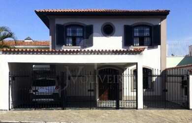 Imagem: A casa possui 4 Dormitórios, 4 Banheiros, 3 Vagas na garagem