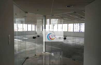 Imagem: O depósito possui 4 Vagas na garagem, 130m² de Área e está