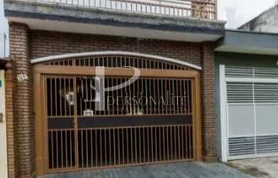 Imagem: A casa possui 4 Dormitórios, 3 Banheiros, 2 Vagas na garagem