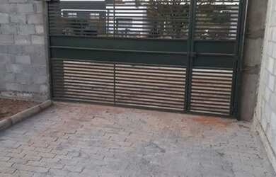 Imagem: A casa em condomínio possui 2 Dormitórios, 2 Banheiros, 3