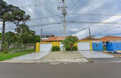 Imagem: A casa possui 5 Dormitórios, 4 Banheiros, 3 Vagas na garagem