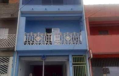 Imagem: A casa possui 4 Dormitórios, 2 Banheiros, 3 Vagas na garagem