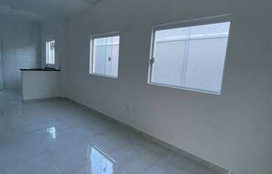 Imagem: A casa possui 2 Dormitórios, 1 Banheiro, 1 Vaga na garagem