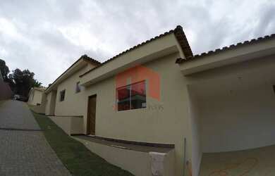 Imagem: A casa possui 3 Dormitórios, 4 Banheiros, 2 Vagas na garagem