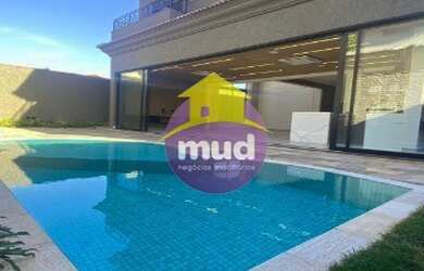 Imagem: A casa em condomínio possui 4 Dormitórios, 5 Banheiros, 4