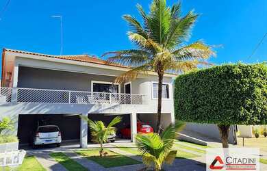 Imagem: A casa em condomínio possui 4 Dormitórios, 5 Banheiros, 5