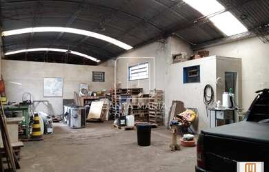 Imagem: O depósito possui 4 Vagas na garagem e 150m² de Área e está