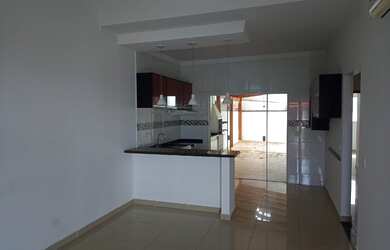 Imagem: A casa em condomínio possui 3 Dormitórios, 2 Banheiros, 4