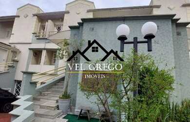 Imagem: A casa possui 3 Dormitórios, 3 Banheiros, 4 Vagas na garagem