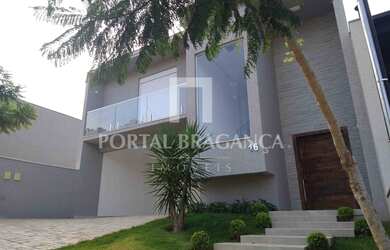 Imagem: A casa possui 3 Dormitórios, 5 Banheiros, 2 Vagas na garagem